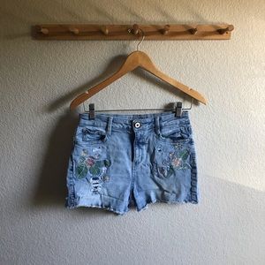 ❄️ 5 for $10 ❄️ Embroidered Shorts